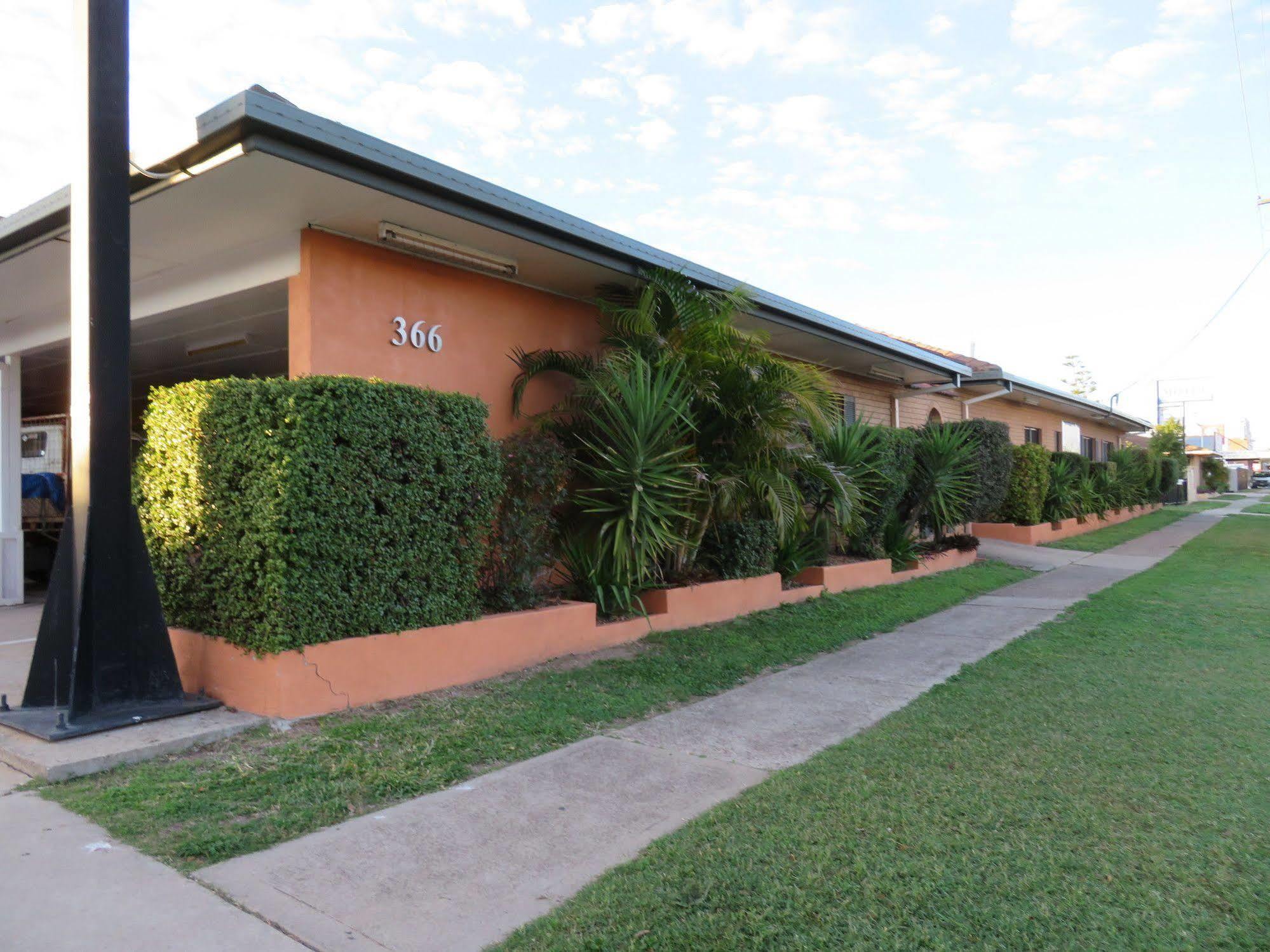 Golden Harvest Motor Inn Moree Exterior photo