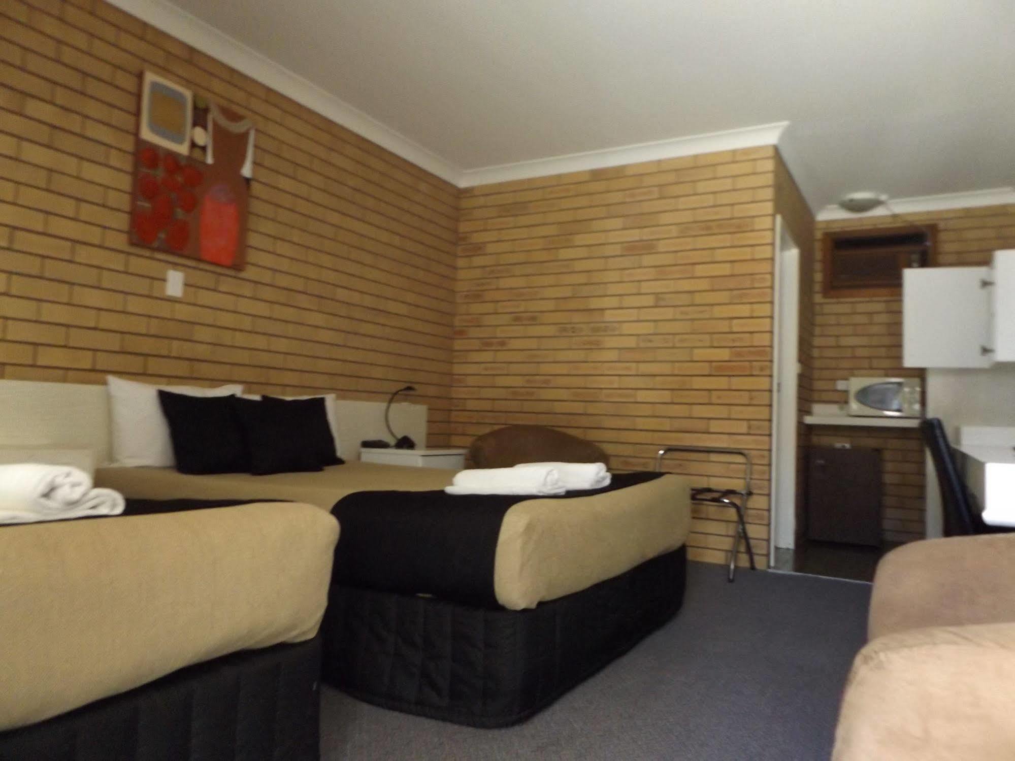 Golden Harvest Motor Inn Moree Exterior photo
